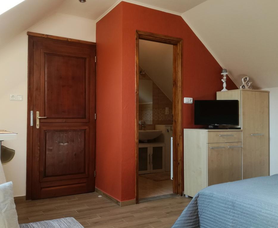 Ferienwohnung Stilus Apartman Szekszárd Exterior foto